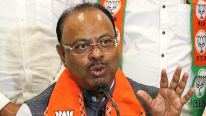 Kolhapur News : हेलिकॉप्टरमधून सातबारा फेकणार का ? स्थानिक आमदाराची वाबनकुळेंवर टीका