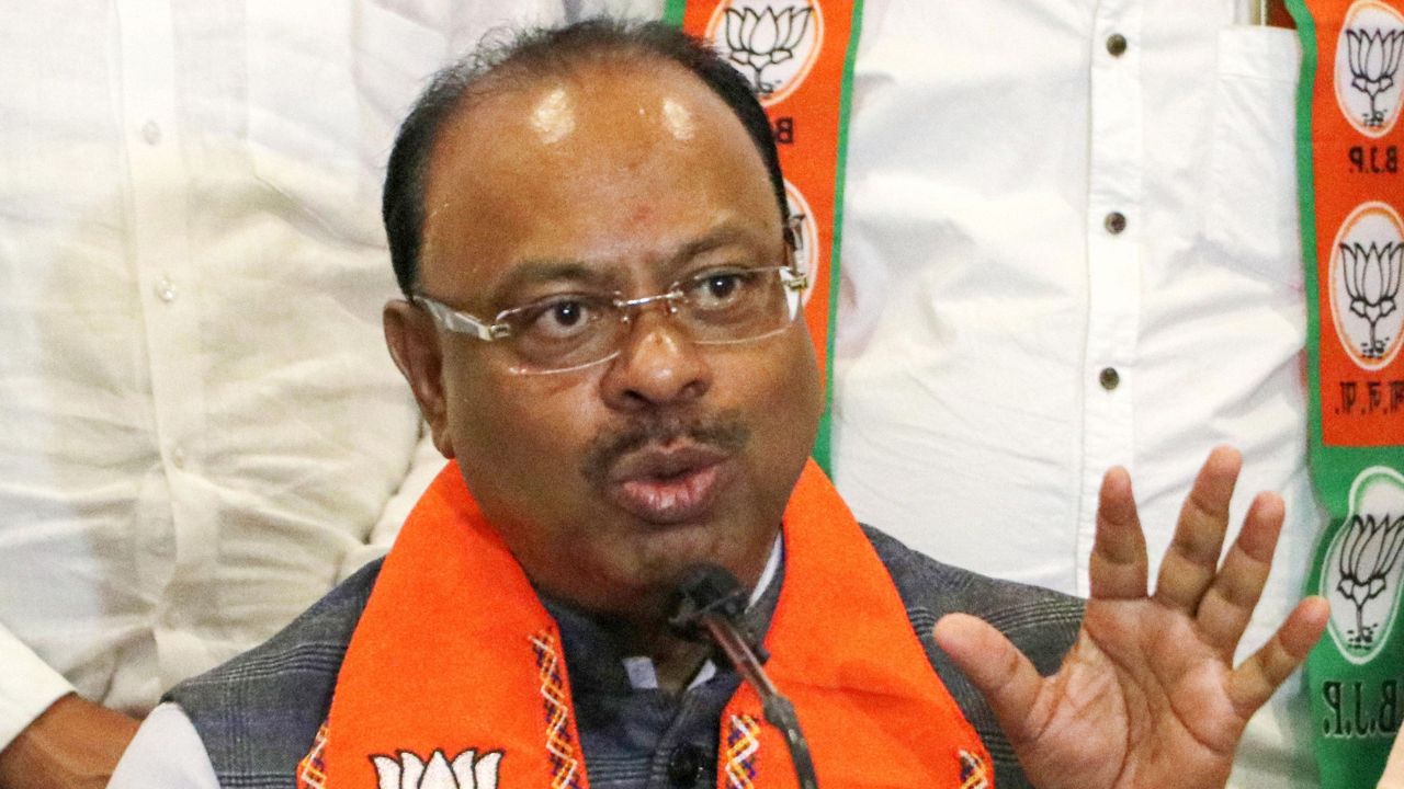 Kolhapur News : हेलिकॉप्टरमधून सातबारा फेकणार का ? स्थानिक आमदाराची वाबनकुळेंवर टीका