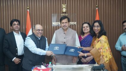 8 हजार विद्यार्थ्यांना रोजगाराची संधी! मंगलप्रभात लोढा यांच्या मार्गदर्शनाखाली Toyota Kirloskar Motor आणि ITI मध्ये सामंजस्य करार