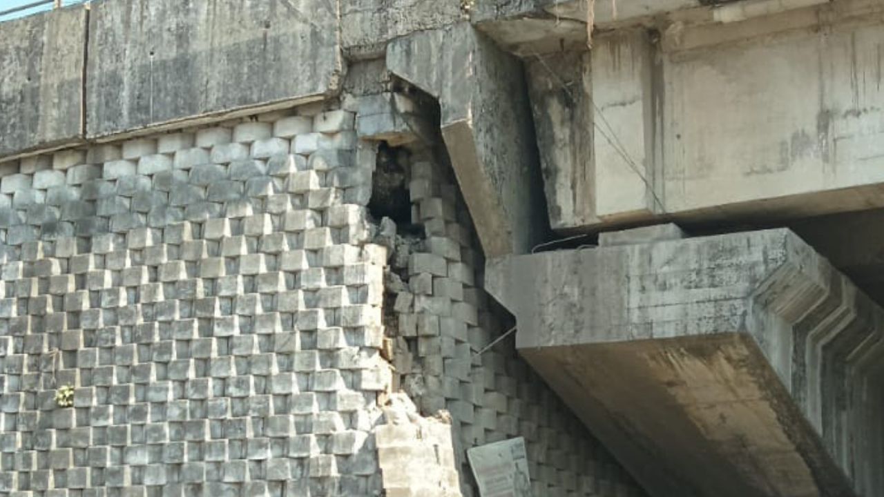 काळ आला पण वेळ नाही; उड्डाणपुलाचा भाग कोसळला अन्… मुंबई–अहमदाबाद महामार्गावरील वाहतूक विस्कळीत