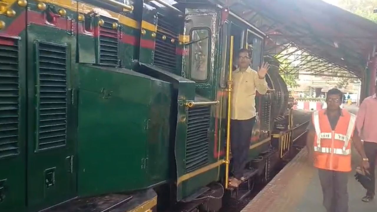 Matheran News : अखेर मुहुर्त लागलाच; माथेरान नेरळ मिनीट्रेनची प्रवासी वाहतूक सुरू