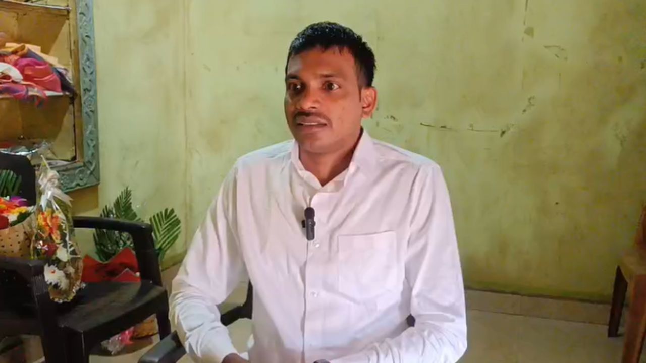 दहावीत नापास पण पठ्ठ्यानं MPSC मध्ये मारली बाजी; राज्यात अव्वल आलेल्या आदिवासी तरुणाची कहाणी