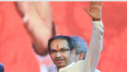 मुंबईच्या १०० शाळांना डिजिटल बोर्डाचे वाटप! उद्धव ठाकरेंच्या हस्ते उपक्रमाचे लोकार्पण