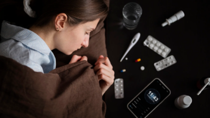 मोबाईल चालवताना दुखतात हात? मग ‘हे’ व्यायाम कराल तर बोटांचे आरोग्य टिकवाल