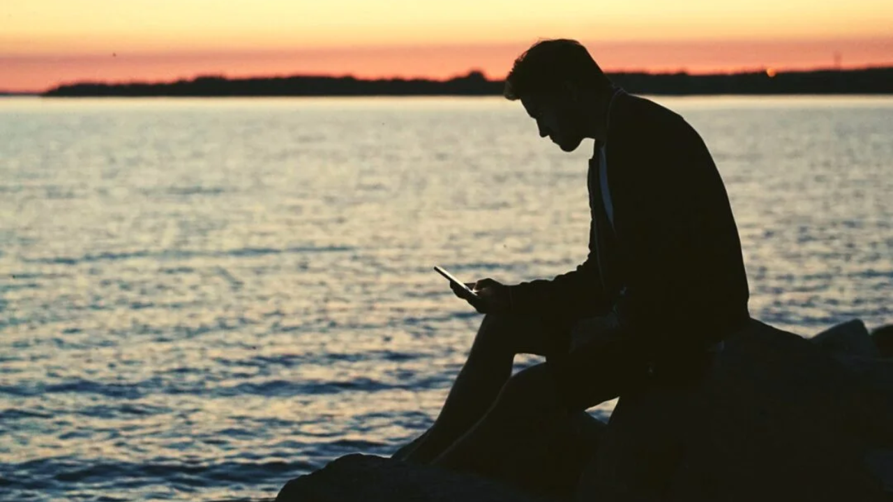 आयुष्यात एकटे पडला आहात? कुटुंबाला सांगू शकत नाही, आयुष्यात मित्र नाही! मग वाचाच