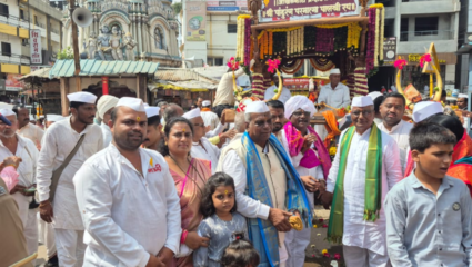 पंढरपूरातील पांडुरंगाच्या नवीन लाकडी रथाचे प्रस्थान; कोकणातील कारागिरांनी केले पवित्र कार्य पूर्ण