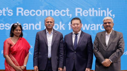 जागतिक करिअरकडे वाटचाल: वी स्कूलच्या विद्यार्थ्यांना हिरोआकी कुवाजिमा यांची प्रेरणा