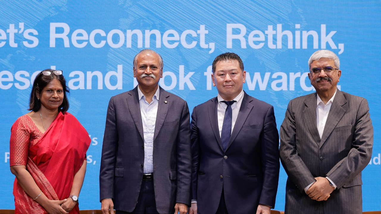 जागतिक करिअरकडे वाटचाल: वी स्कूलच्या विद्यार्थ्यांना हिरोआकी कुवाजिमा यांची प्रेरणा