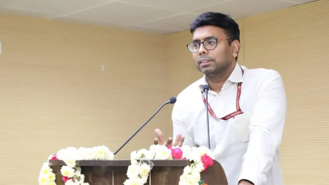 रिक्षाचालकाच्या मुलाने पहिल्याच प्रयत्नात पास केली UPSC परीक्षा! जिद्द असावी तर अशी…