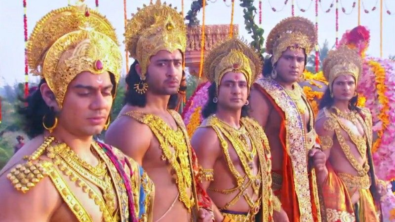 त्याचे म्हणणे होते की द्रौपदी कोसळली कारण ती अर्जुनासाठी पक्षपाती होती. सहदेव कोसळला कारण त्याला त्याच्या बुद्धीचा अहंकार होता. नकुल कोसळला कारण त्याला त्याच्या रूपाचा अभिमान होता.