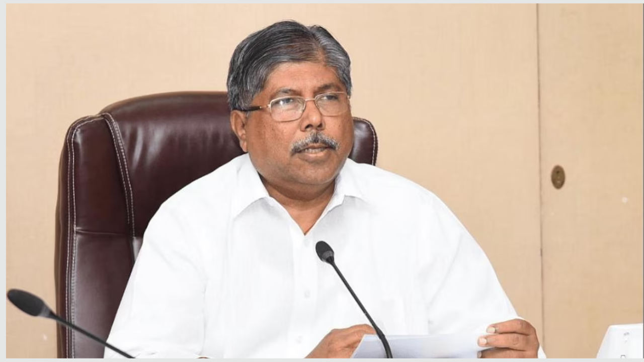 उच्चशिक्षणात डिजिटल परिवर्तनाची गती! मंत्री चंद्रकांत पाटील यांचे मुंबईतील कार्यक्रमात निर्देश