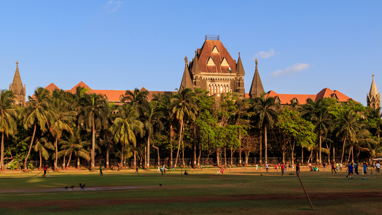 मुंबई हाय कोर्टात जॉब! ‘या’ तारखेपर्यंत करा अर्ज