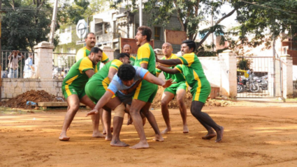 विवेक विद्यालयाचा क्रीडा महोत्सव उत्साहात; ‘यलो हाऊस’ विजेता, पालकांसाठीही बटाटा शर्यत!