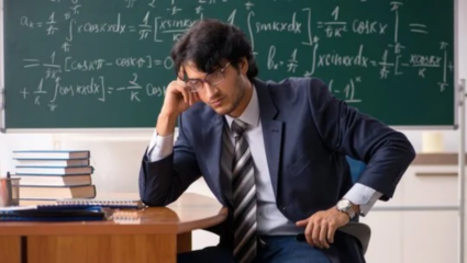 शिक्षकांना शालेय कामापासून दूर ठेवण्याचा प्रयत्न? राज्यातील शिक्षण व्यवस्थेवरून दिलीप कडू यांचे वक्तव्य