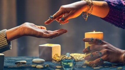 palmistry: तळहातावरील या रेषेमुळे मिळत नाही वडिलोपार्जित संपत्ती, जाणून घ्या कोणती आहे रेषा