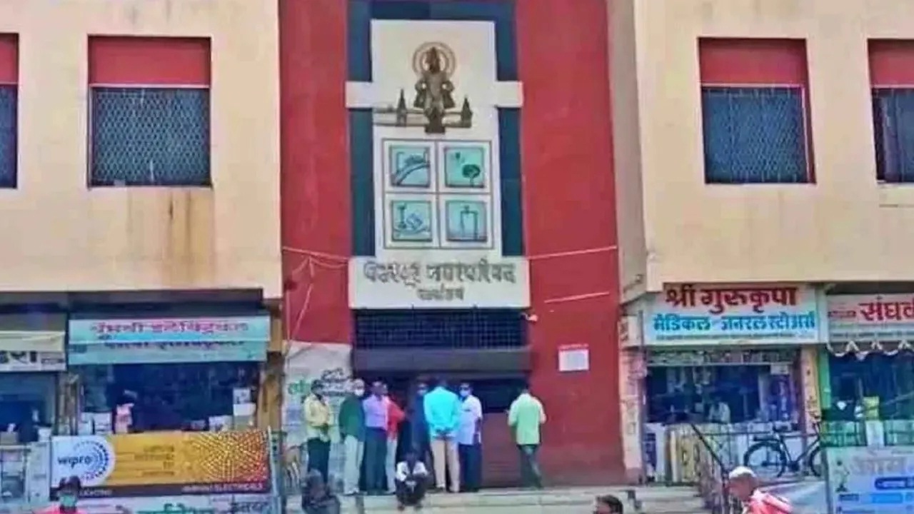 राजकीय वातावरण तापलं, पंढरपूर नगरपरिषदेच्या निवडणुकीची रणधुमाळी; उमेदवारीसाठी फिल्डिंग