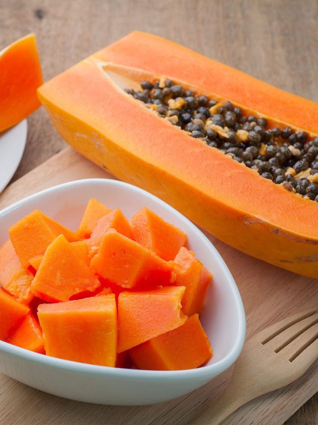 सकाळी रिकाम्या पोटी पपई खाण्याचे फायदे