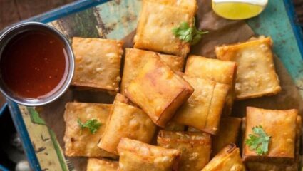 साधी चव पण अनोखं रूप… कुरकुरीत शीटमध्ये दडलीये स्टाफिंग, पॉकेट समोसा कधी खाल्लाय का? पार्टी स्नॅक्ससाठी परफेक्ट रेसिपी 