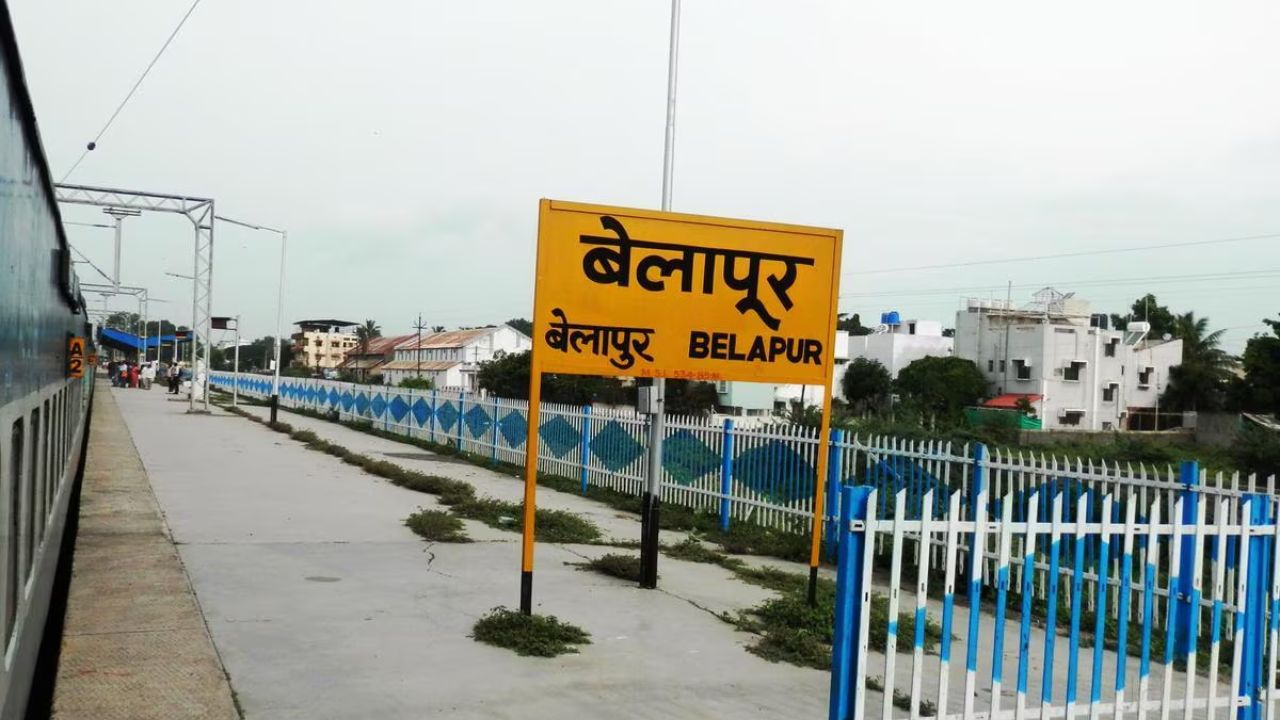 हे दोन्ही स्थानकं शिर्डीपासून 37 किलोमीटरच्या अंतरावर स्थित आहेत, ज्यामुळे शिर्डी येणारे पर्यटकही या स्थानकांवरून गाड्या पकडतात.