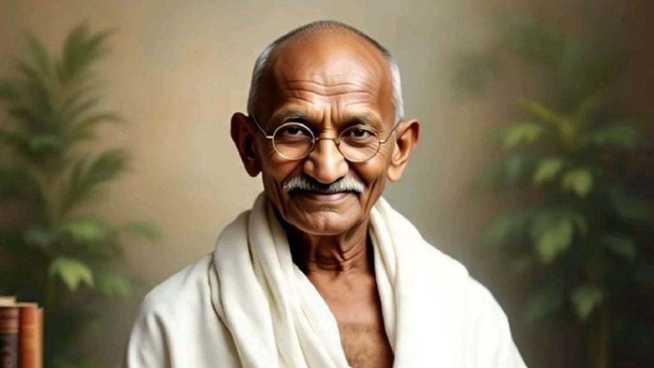 हा लिलाव ब्रिटनमधील ईस्ट ब्रिस्टल ऑक्शन हाऊसमध्ये झाला. इथे जगभरातील लोकांनी बोली लावली. गांधीजींनी हा चष्मा १९०० ते १९१० दरम्यान दक्षिण आफ्रिकेत असताना वापरला असल्याचे सांगितले जाते.