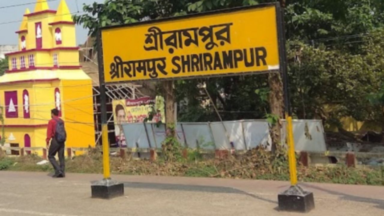 बेलापूर रेल्वे स्थानक दौंड-मनमाड रेल्वे मार्गावर एक महत्त्वाचे स्थानक आहे. येथून जाणाऱ्या सर्व पॅसेंजर आणि लांब पल्ल्याच्या गाड्या थांबतात, ज्यामुळे स्थानकाची भूमिका महत्त्वपूर्ण आहे.