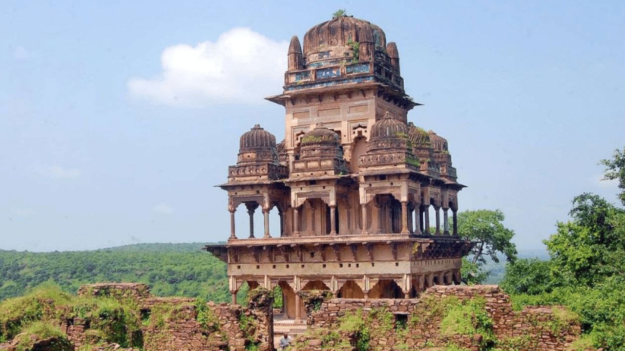 नर्तकीच्या प्रेमात राजाने बनवला भव्य आणि सुंदर किल्ला, पण एक कटाने सर्वच नष्ट केलं; काय आहे कथा?