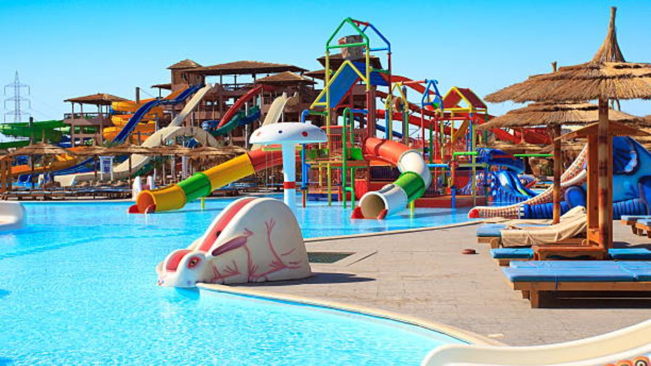1 दिवसाची सुट्टी आहे? मग दिवसभर मजा करा; भारतातील टॉप 5 वॉटरपार्क जिथे अनुभवता येईल सर्वकाही