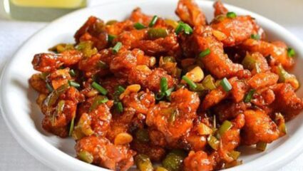 पार्टी स्नॅक्ससाठी परफेक्ट पर्याय, घरी बनवा टेस्टी ‘बेबी कॉर्न चिली’; अवघ्या 10 मिनिटांची रेसिपी