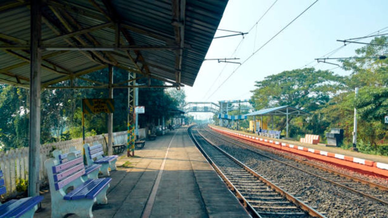 एकमेव असे रेल्वे स्टेशन जिथून देशातील प्रत्येक कोपऱ्यात धावते ट्रेन, 10 प्लॅटफॉर्म अन् 24/7 मिळते सर्व्हिस