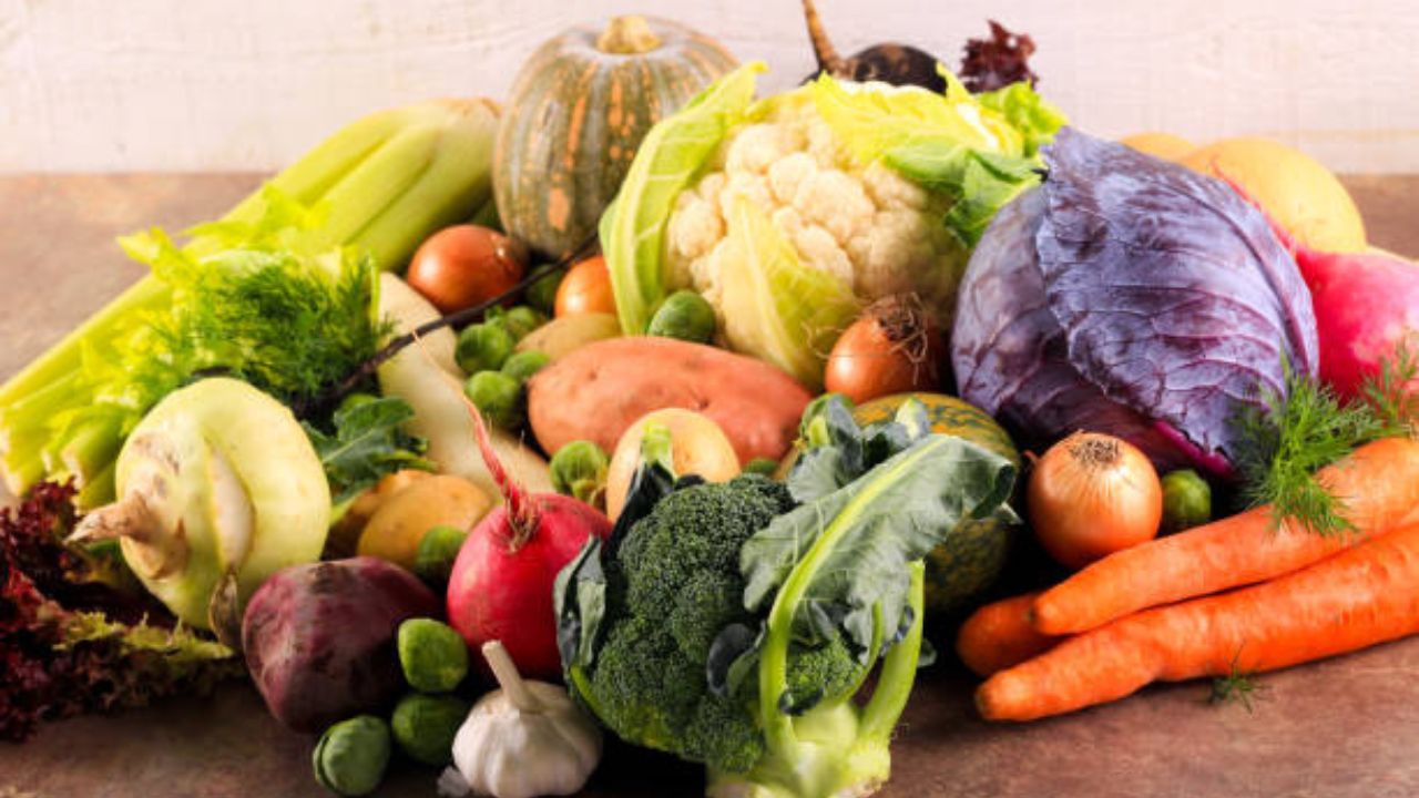 40 वयानंतरही तरुण आणि सुंदर दिसण्यासाठी या गोष्टींचे सेवन सुरु करा