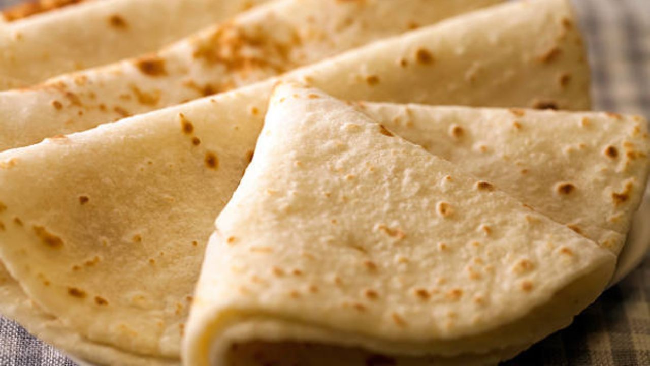 खास करुन तेव्हा जेव्हा तुम्हाला वजन कमी करायचे असते. अशावेळी आपल्या आहारात तुम्ही ही हेल्दी चपाती समावेश करु शकता