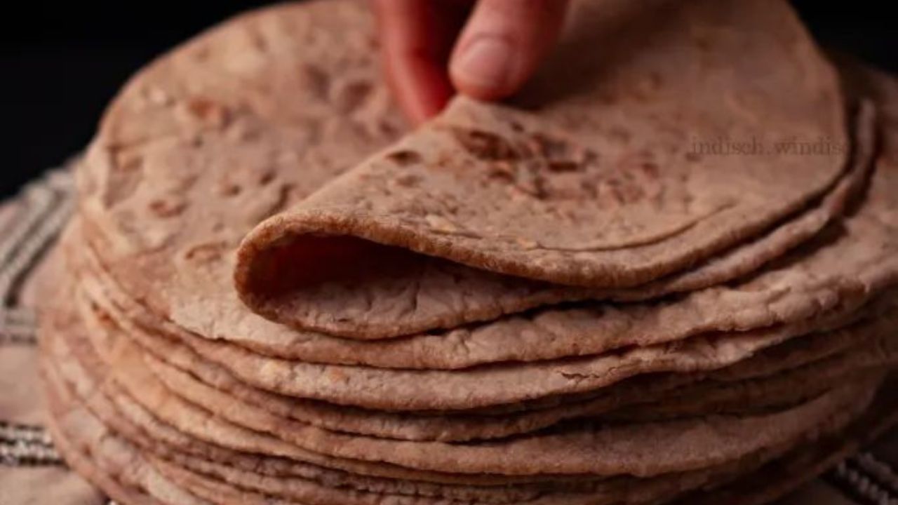 एका मुलाखतीत, बाॅलिवूड अभिनेत्री अनुष्का शर्मा हिने स्पष्ट केले की, ती आपल्या आहारात कधीही गव्हाच्या चपातीचा समावेश करत नाही