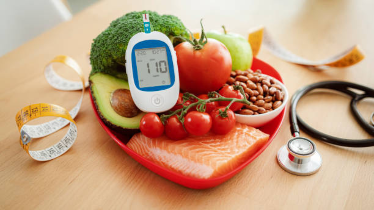 डायबिटीजला 2 स्टेप्समध्येच करा रिव्हर्स, सायलेंट किलरपासून वाचण्यासाठी एक्सपर्टने सांगितले उपाय