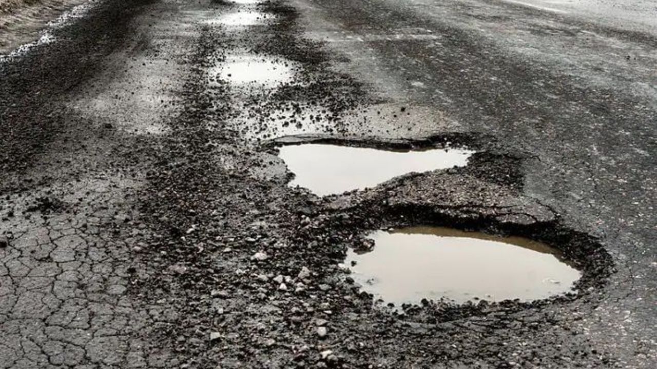 Sindhudurg News: खड्ड्यांमुळे मृत्यू झाल्यास कायदेशीर वारसांना सहा लाखांची मदत द्यावी; न्यायालयाने नक्की काय सांगितलं?