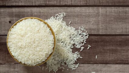 Health Care Tips : कच्चे तांदूळ खावेसे वाटतात? जाणून घ्या यामागचं खरं कारण