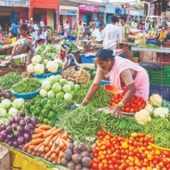 Retail Inflation in October 2025 : जीएसटी कपातीने केली कमाल! भाज्या-फळांचे दर कोसळले, तेल मात्र महागले