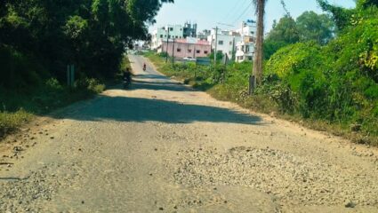 पुरंदर तालुक्यातील रस्त्यांची दुरवस्था; वाहनचालकांना जीव मुठीत घेऊन करावा लागतो प्रवास