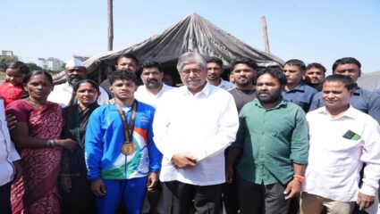 सुवर्णपदक विजेत्या सनी फुलमाळीचे चंद्रकात पाटील यांच्याकडून पालकत्व; दरमहा देणार 50 हजार रुपये