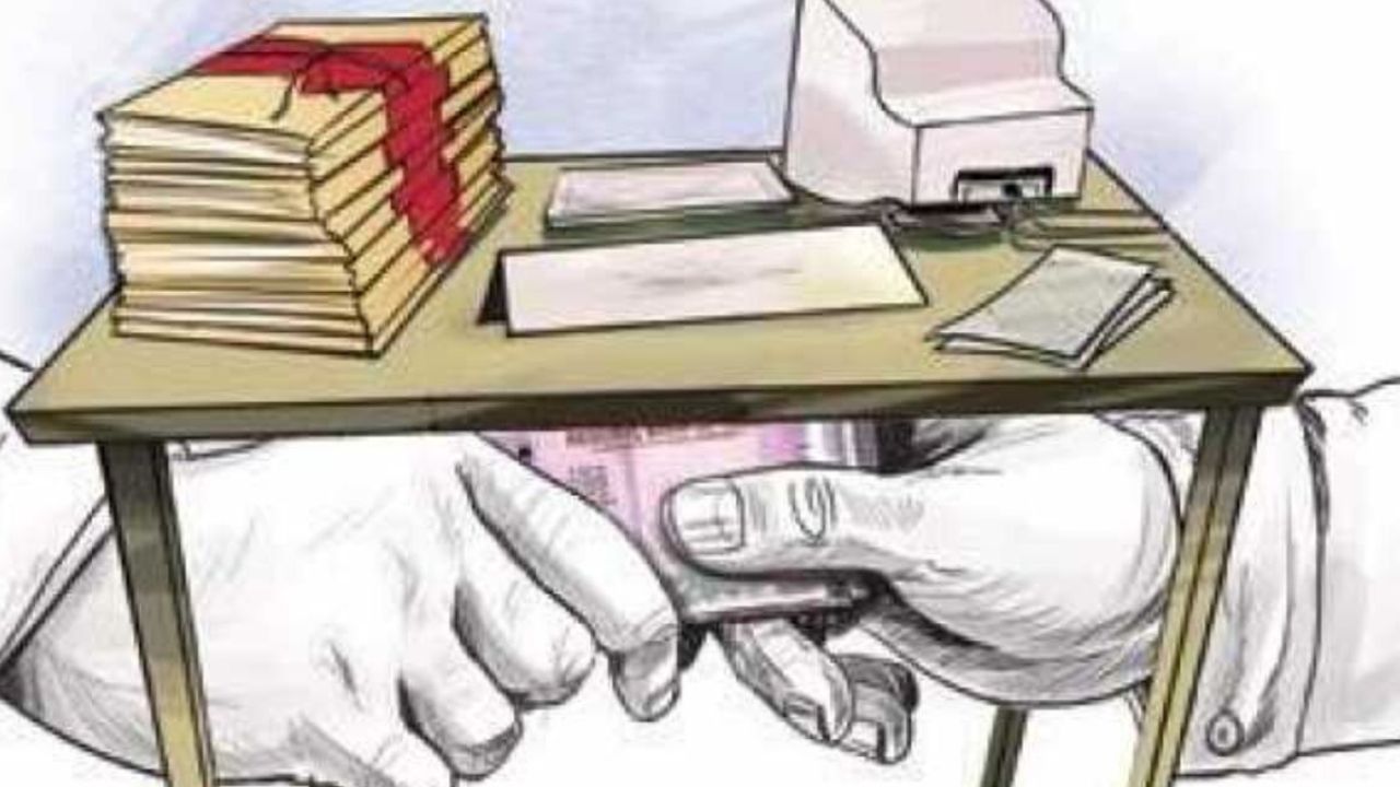 Satara News : लाच स्वीकारताना पकडलं रंगेहात; विद्युत पथकातील कार्यकारी अभियंत्यावर पोलीसांची कारवाई