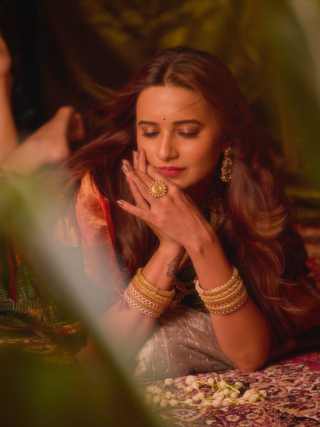 शिवानी सुर्वे... तुझ्या सौंदर्यापुढे चाहते झाले वेडे