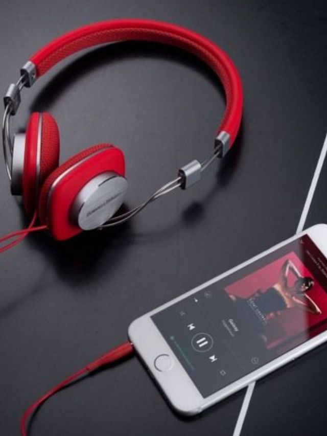 एकाच फोनला असे कनेक्ट करा दोन हेडफोन