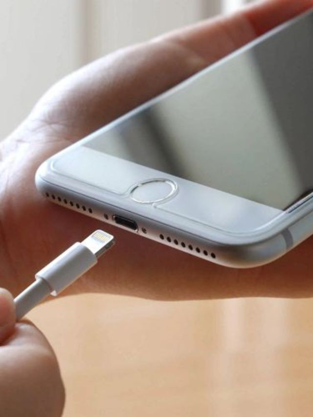 फोन चार्जिंगवेळी या चुका टाळा