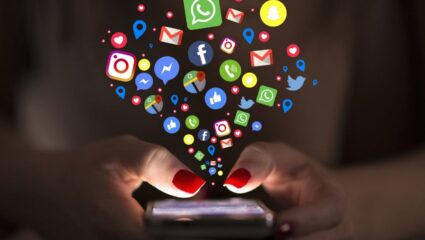 लपून – छपून ट्रॅक केलं जातंय तुमचं लोकेशन! धोक्यात आहे तुमची सिक्योरिटी, सुरक्षित राहण्यासाठी आत्ताच फॉलो करा या स्टेप्स