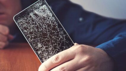 Tech Tips: तुमच्या स्मार्टफोनची स्क्रीन तुटली आहे का? मग चुकुनही करू नका ‘हे’ कामं, नाहीतर डबल होईल खर्च