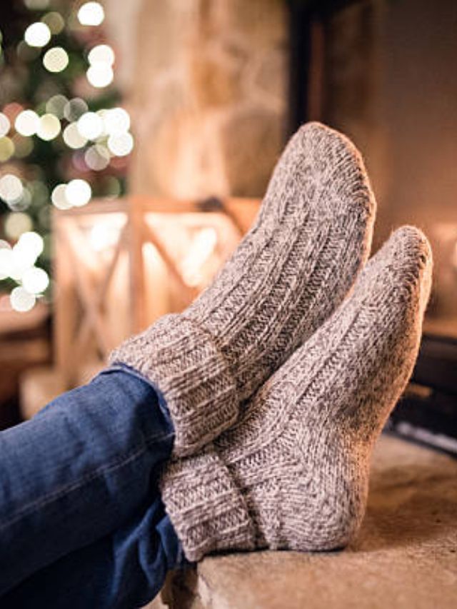 थंडीत सॉक्स घालण्याचे फायदे काय? 