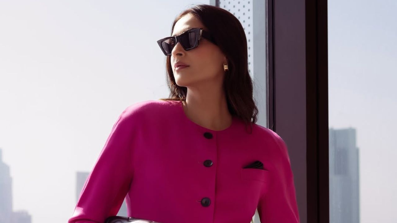 सोनमच्या गरोदरपणाच्या अफवा बऱ्याच काळापासून पसरत होत्या, परंतु अभिनेत्रीने यावर मौन बाळगले होते. आता तिने एक पोस्ट शेअर करून ही घोषणा केली आहे.