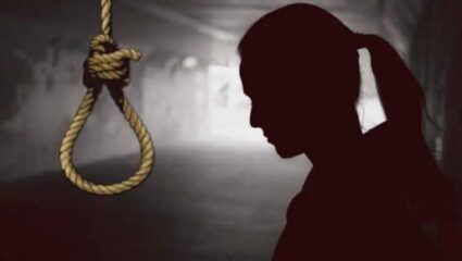 बार्शी हादरली! 14 महिन्याच्या लेकराला विष पाजून आईने घेतला गळफास