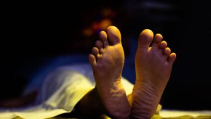 पाथर्डी तालुक्यात एकाच दिवसात 4 आत्महत्या! परिसरात भीतीचे वातावरण, नेमकं घडलं काय?