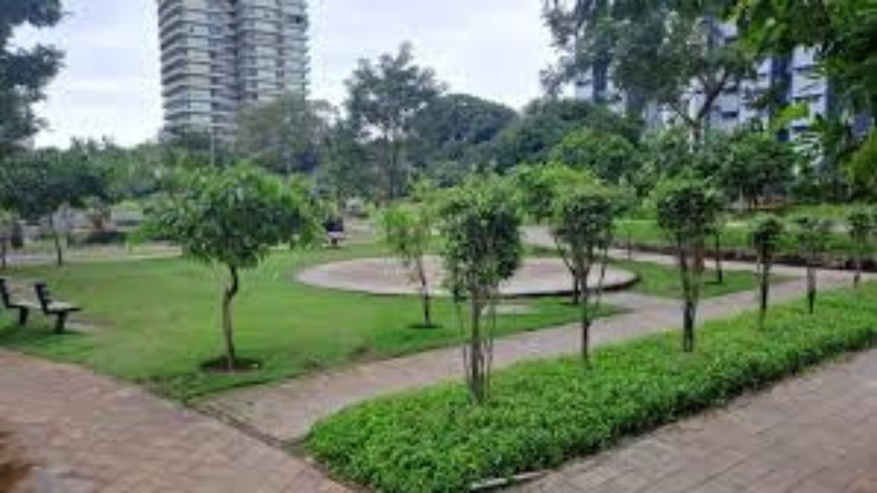 मुंबईतील पहिल्या थीम पार्कची दुरवस्था, निविदा प्रक्रियेमुळे रखडले उद्यानाचे काम