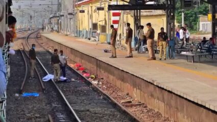 Train accident : भीषण रेल्वे अपघात! रक्ताचा सडा अन् मृतदेहाचे तुकडे…, भरधाव हावडा-कालका एक्स्प्रेसने भाविकांना चिरडलं